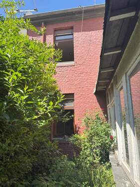 Innenhof und Hausansicht Rückseite - 