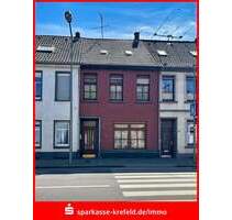 Sanierungsbedürftiges Reihenmittelhaus - Krefeld Hüls