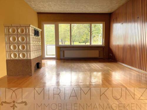 Wohnzimmer mit Kachelofen OG.jpg - 6 Zimmer Einfamilienhaus in Limburg