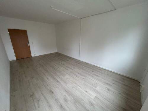 Wohnzimmer - 3 Zimmer Etagenwohnung zur Miete in Magdeburg