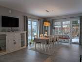 Esszimmer mit Zugang zur Terrasse. - 