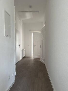 Bild 1 - Erstbezug nach Sanierung - Großzügige 3-Raumwohnung in Zwickau-Nord im DG