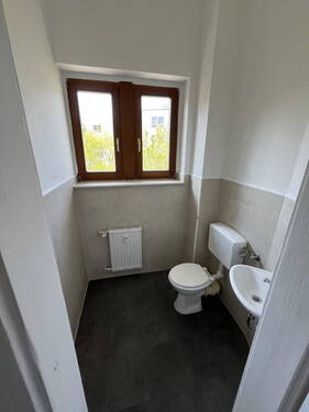 Toilette - 3 Zimmer Etagenwohnung in Zwickau