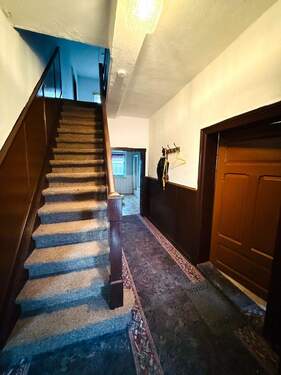 4. Eingangsbereich und Hausflur (2) - 