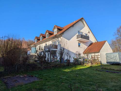 Außenansicht - 'SEHR GEPFLEGTE WOHNUNG IN GRÜNER UND VERKEHRSGÜNSTIGER LAGE'