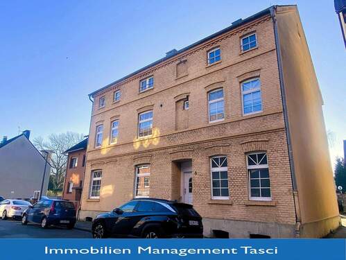 Vorder u. Giebelansicht - Drei auf einen Streich - 399.730,00&nbsp;EUR Kaufpreis, ca.&nbsp; 300,00&nbsp;m&sup2;&nbsp;Wohnfl&auml;che