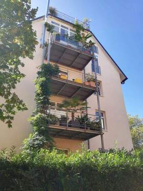 Hausansicht mit Balkon - 2 Zimmer Etagenwohnung zur Miete in Konstanz