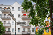 Rigaer Straße - Hoch hinaus mit Ihrem Investment: Vorderhaus-Altbau-Wohnung in Friedrichshain.