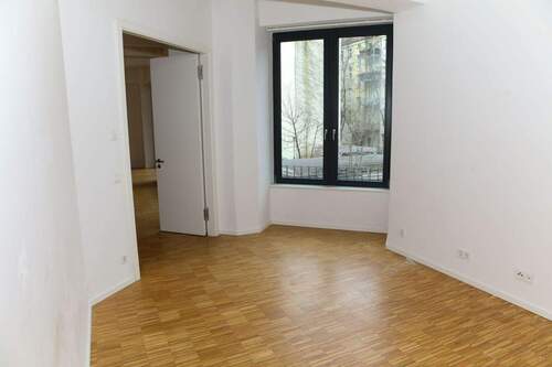 Schlafzimmer 2 mit Flügeltür - 