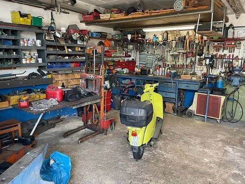 Werkstatt in der Garage (Aufzug ins UG möglich) - 