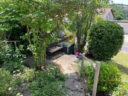 Bank im Garten - 