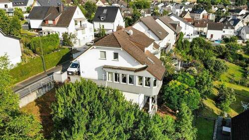 Haus Außenansicht - Einfamilienhaus in Hanglage mit einzigartiger Aussicht
