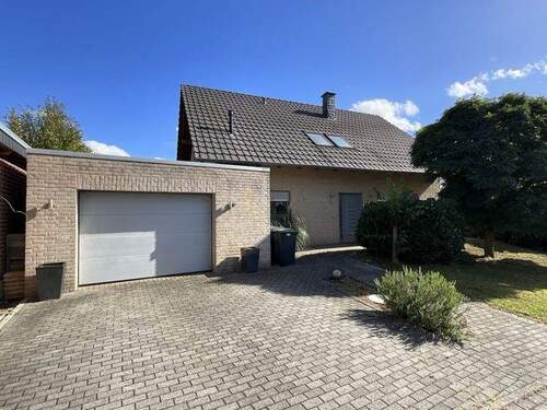 Aussen - Straßenansicht 1 - Einfamilienhaus in schöner Lage von Wolfsburg OT Hattorf