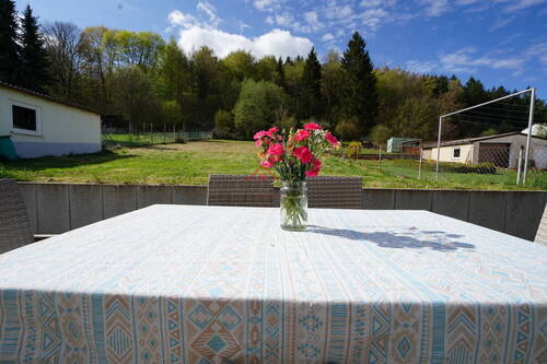 Ansicht von der Terrasse in Garten - 
