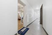 Wohnungseingang mit Aufzug - 
