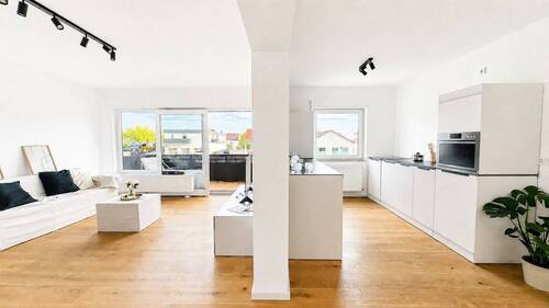 Wohn-Esszimmer - Kernsanierte 3-Zimmer-Wohnung mit Balkon 