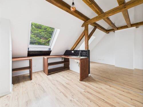 Wohn-/Esszimmer - Sanierte und charmante Dachgeschosswohnung