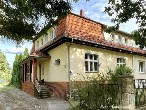 Großes Haus in Eichwalde zu kaufen - Großzügiges Stadthaus mit Originaldetails, Halle und Traumgarten