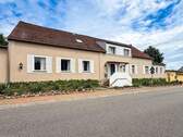 Straßenansicht - Stilvolles Herrenhaus mit historischem Flair und großzügigem Raumkonzept