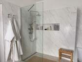 Bad mit ebenerdiger Dusche - 