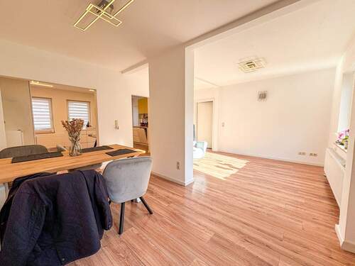 8 Ess-,Wohnbereich - 