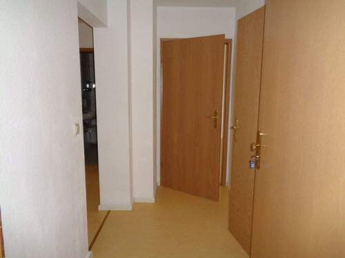 02 Flur - 2 Zimmer Etagenwohnung zur Miete in Plauen