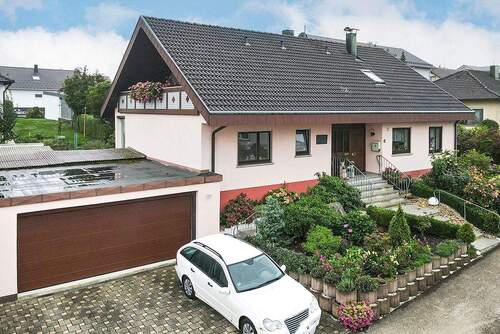 Objektbild - Mehrgenerationen-Wohnen oder XXL-Familienglück mit geschütztem Garten . privater Wellnessbereich