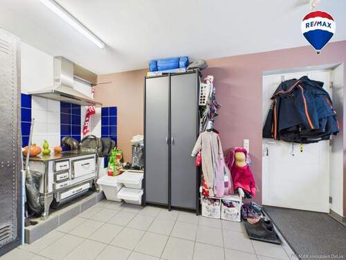 RE/MAX Immobilien DeLux Einfamilienhaus Mettlach-Weiten Waschraum - 