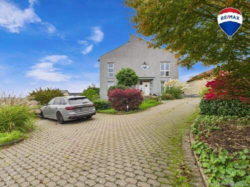 RE/MAX Immobilien DeLux Einfamilienhaus Mettlach-Weiten Außenansicht - Geräumiges Einfamilienhaus mit weitläufigem Grundstück