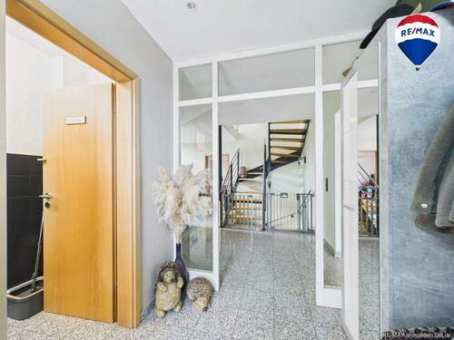 RE/MAX Immobilien DeLux Einfamilienhaus Mettlach-Weiten Eingang - Einfamilienhaus mit 189,00 m&sup2; in Mettlach / Weiten zum Kaufen