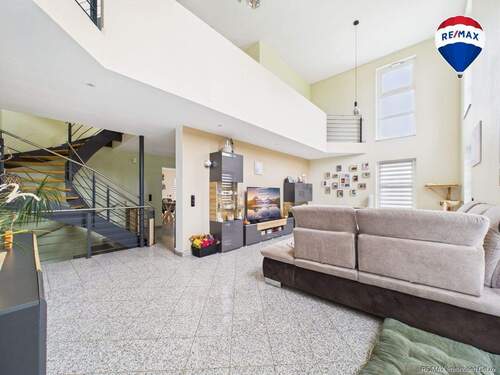 RE/MAX Immobilien DeLux Einfamilienhaus Mettlach-Weiten Wohnzimmer - 