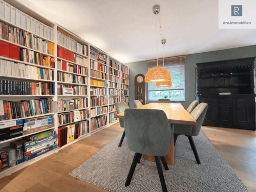 Essbereich mit Bibliothek - 6 Zimmer Einfamilienhaus in Hürth