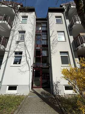 Hauseingang - 4 Zimmer Etagenwohnung zum Kaufen in Weinheim