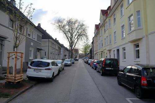 Bild 1 - Attraktive helle Wohnung in ruhiger Seitenstraße, 2 Zimmer und Wintergarten