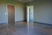Büro m. hochwertigem Bodenbelag.JPG - 