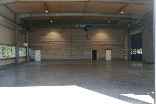 Halle mit Krananlage.JPG - 