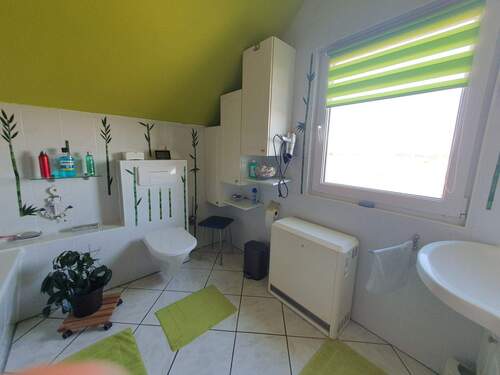 DG Bad mit Wanne - 