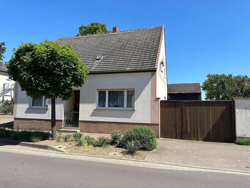Straßenansicht - 5 Zimmer Einfamilienhaus in Tucheim