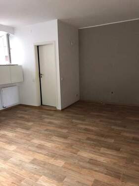 EG/Anliegerwohnung - 