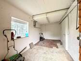 Vielseitig nutzbarer Nebenraum - ehemals Garage - mit Zugang von innen und außen - 