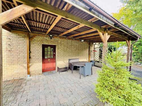 Einladender Hauseingang mit überdachtem Sitzbereich - 4 Zimmer Mehrfamilienhaus, Wohnhaus zum Kaufen in Königswinter