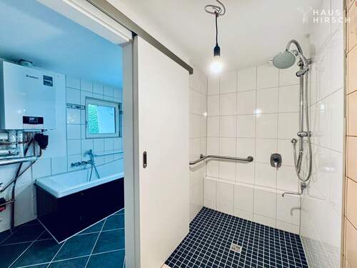 EG Wannenbad mit separter Dusche - 