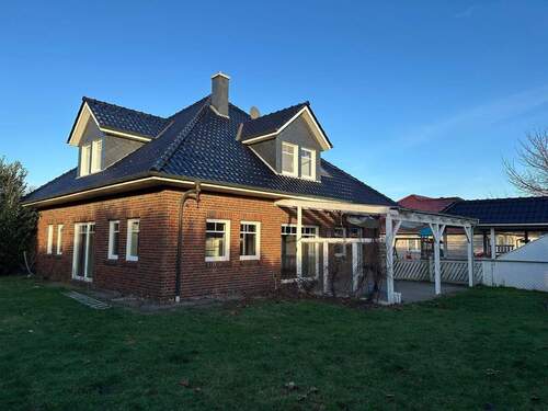 Rückansicht mit Terrasse - 5 Zimmer Einfamilienhaus zum Kaufen in Goldenstedt