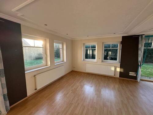 Wohnzimmer - 5 Zimmer Einfamilienhaus in Goldenstedt