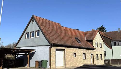 Haus Ansicht von der Straße - 4 Zimmer Einfamilienhaus zum Kaufen in Leutershausen