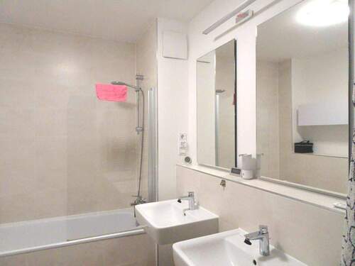Badezimmer mit Wannenbad, innenliegend - 