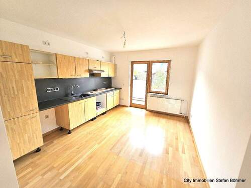 Küche mit Zugang Balkon - 3 Zimmer Etagenwohnung in Konz