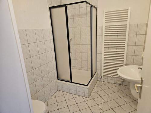 Bad mit Dusche WE01 (HP) - 