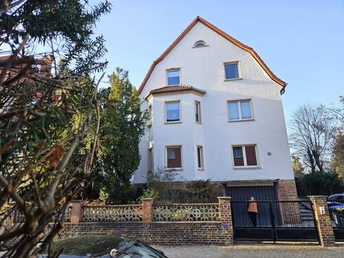 Hausansicht - 1 Zimmer Mehrfamilienhaus, Wohnhaus zum Kaufen in Halle