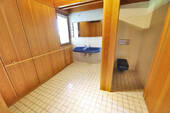 Bad mit Dusche und Wanne - 